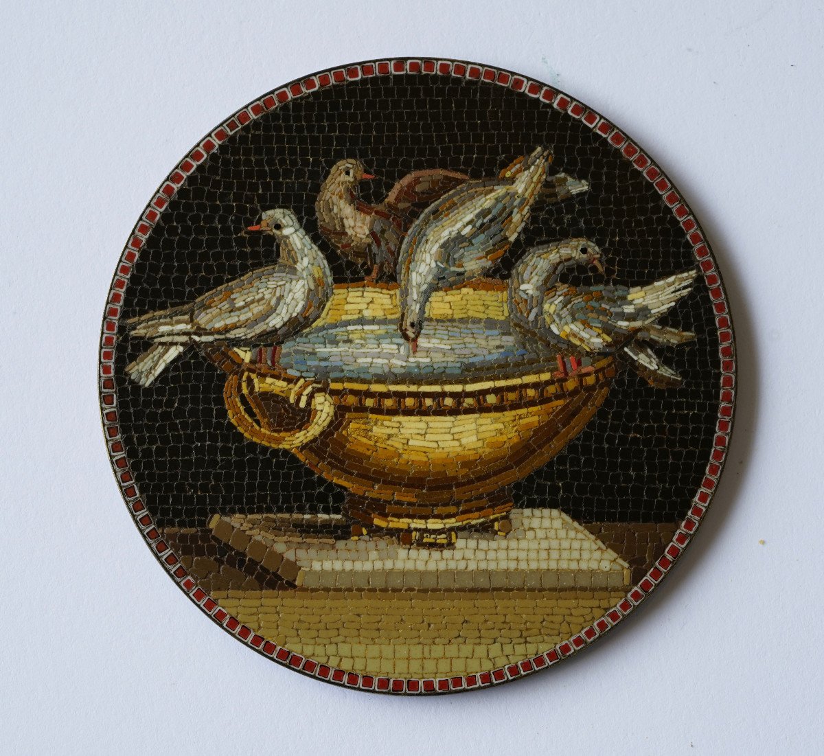 Micro-mosaïque sur cuivre du 18e : colombes de Pline.