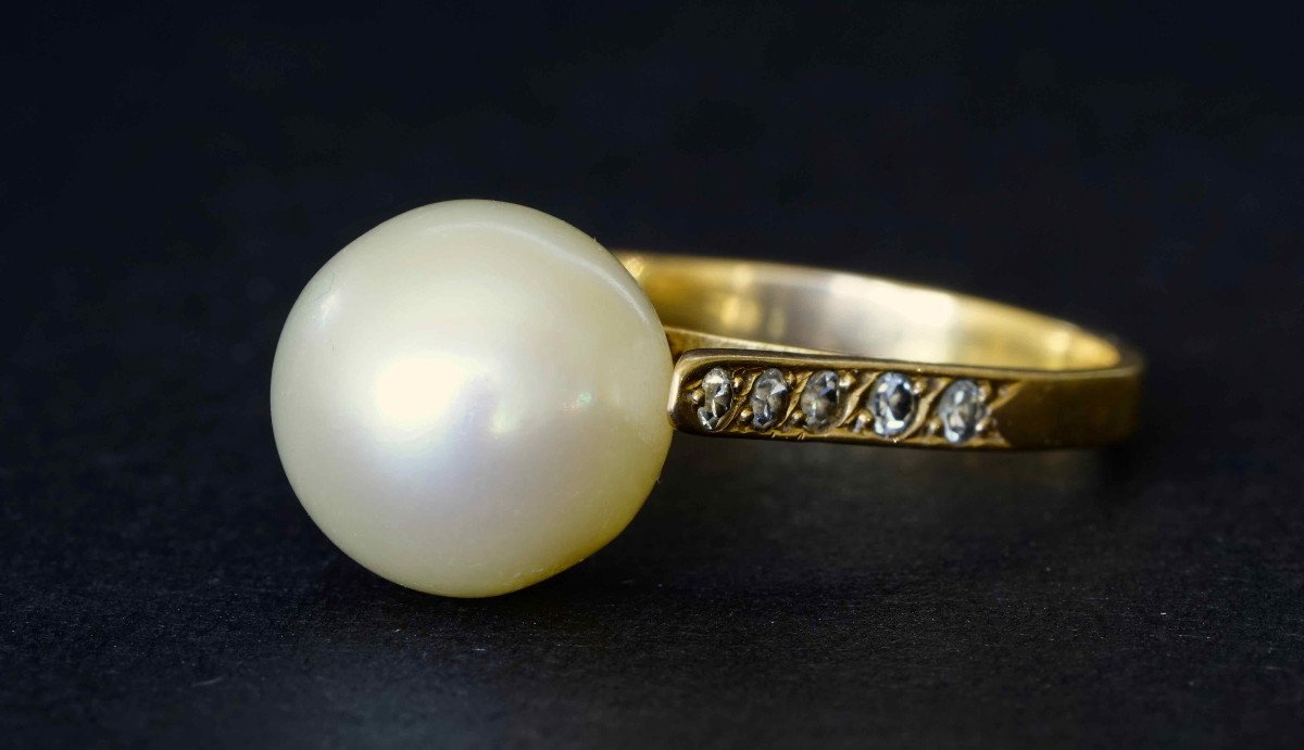 Gold Ring With A Beautiful Cultured Pearl And Small Diamonds-photo-2