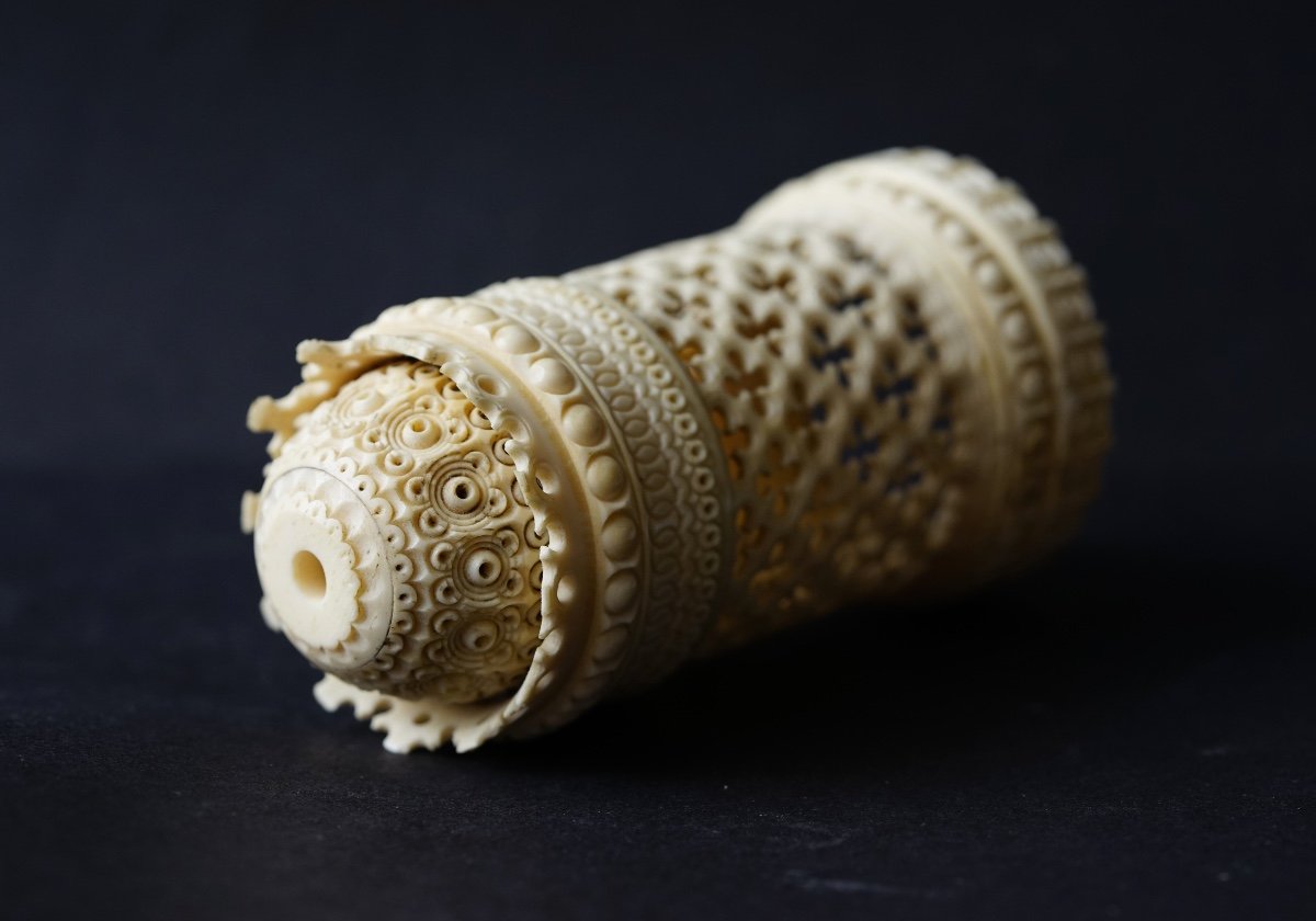 Ivory Pedestal Element With Quadrilobed Patterns-photo-2