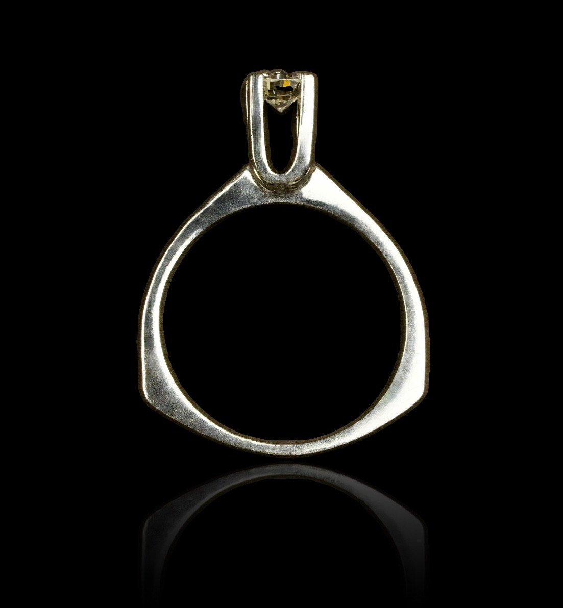 White Gold Solitaire Design Ring Adorned With A 0.33 Carat Vs1 Quality Diamond