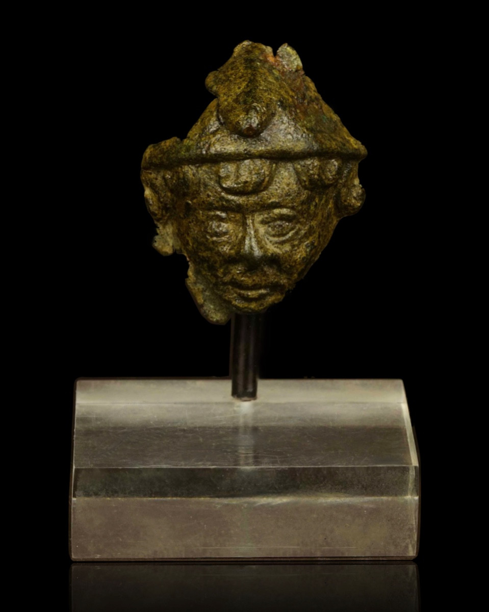 Bronze gallo-romain : tête du dieu Attis ou Mithra