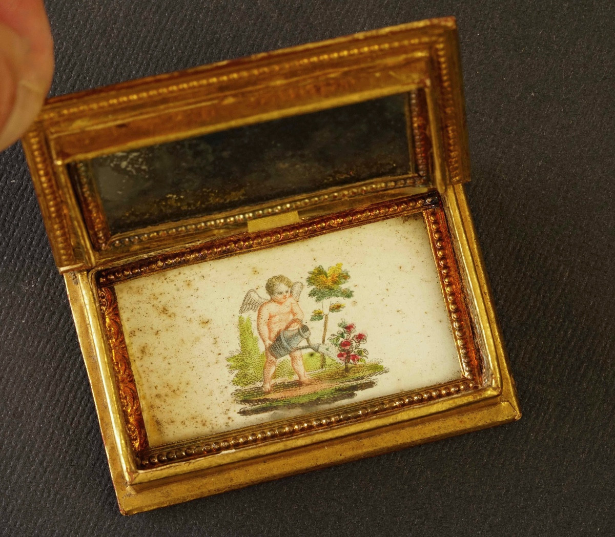 Petit  boîte romantique en forme de livre avec  miroir et gravure couleur