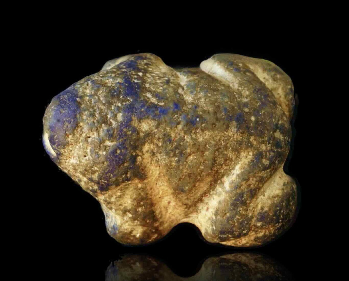 Amulette  Grenouille en Lapis lazuli -  Art sumérien 