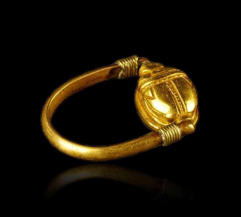 EGYPTE : Bague à chaton mobile formé d’un scarabée