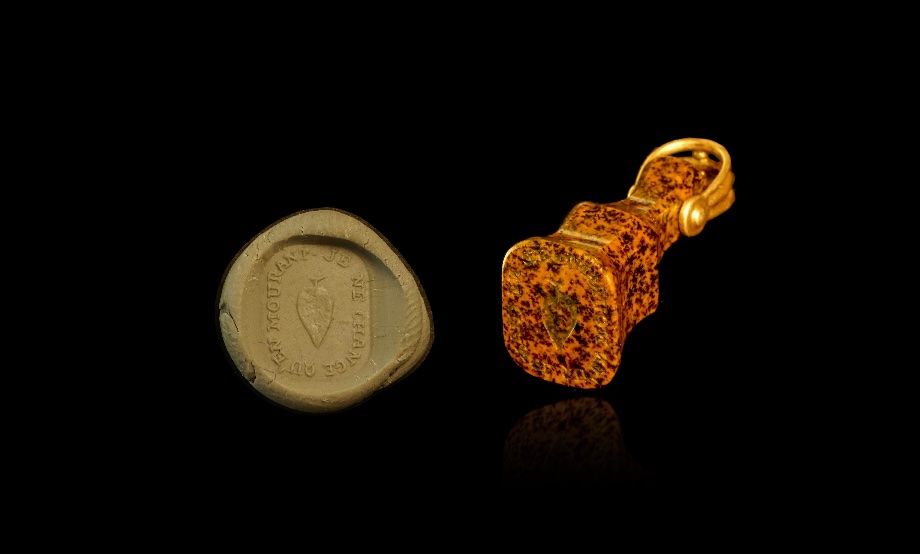 Agate Pendant Engraved In Intaglio: A Leaf And A Romantic Inscription