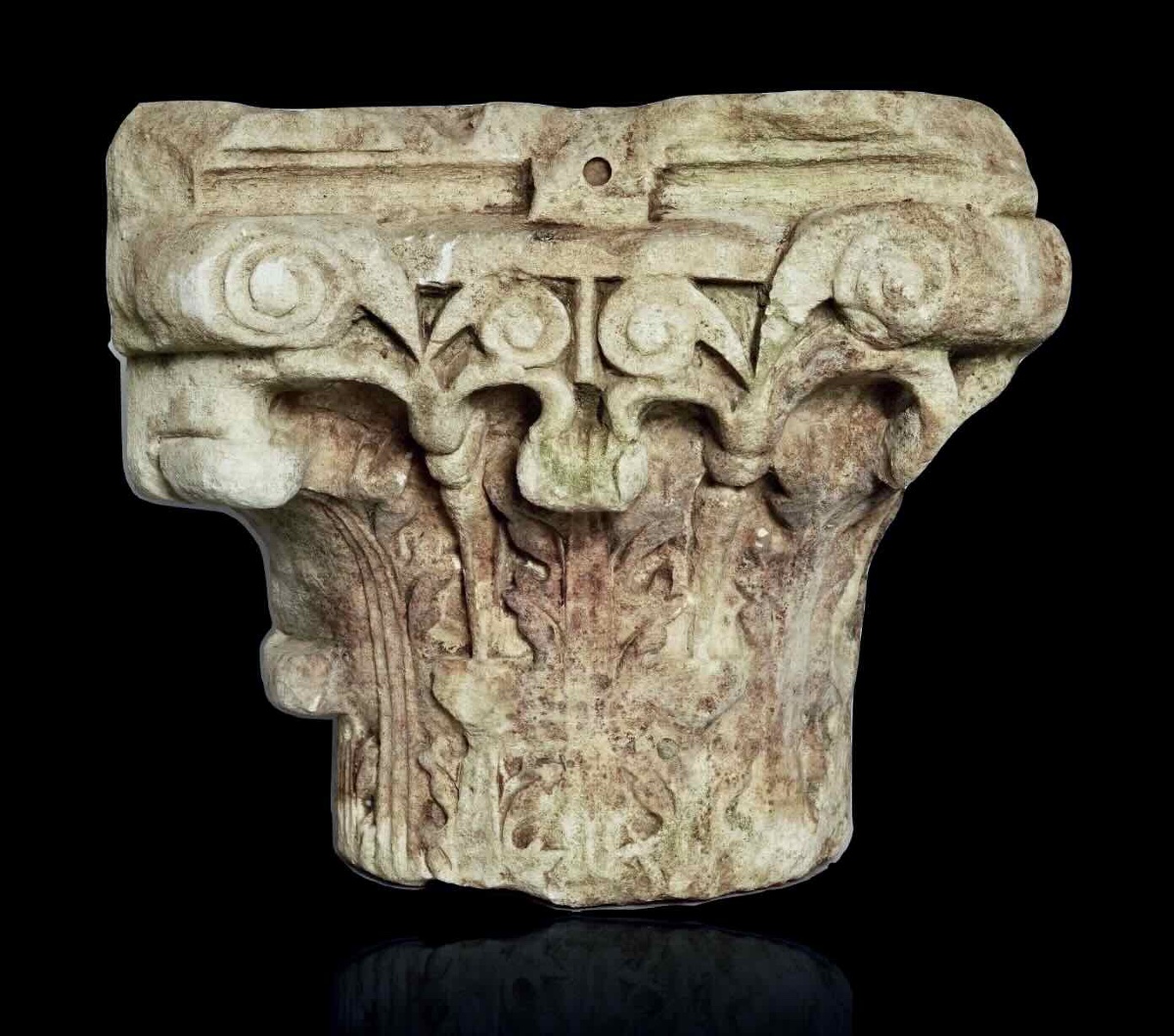Chapiteau d’applique en pierre du 13e siècle  Abbaye Aisne