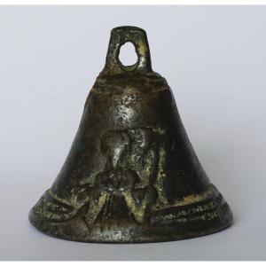 Clochette en bronze à décor d'un sonneur de cloches
