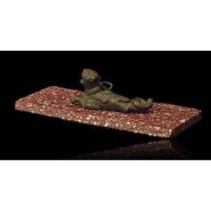 Bronze romain sur porphyre : panthère ou chimère