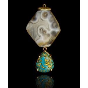 PENDENTIF AVEC PERLE NÉOLITHIQUE ET TURQUOISE GRAVÉE. 
