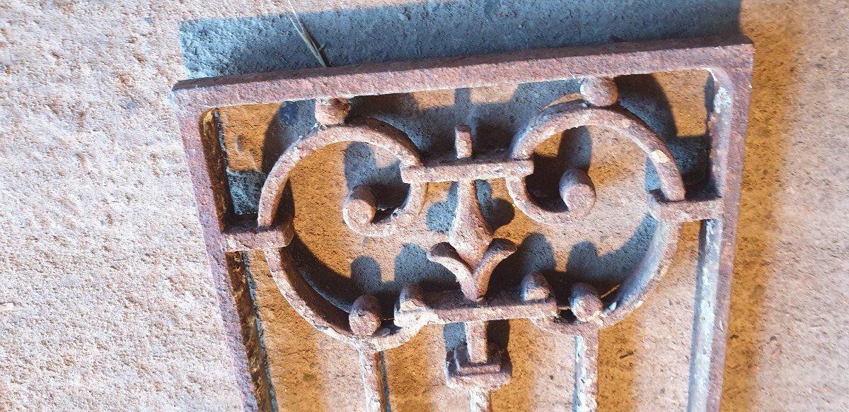 19th Century Cast Iron Protective Grille-photo-1