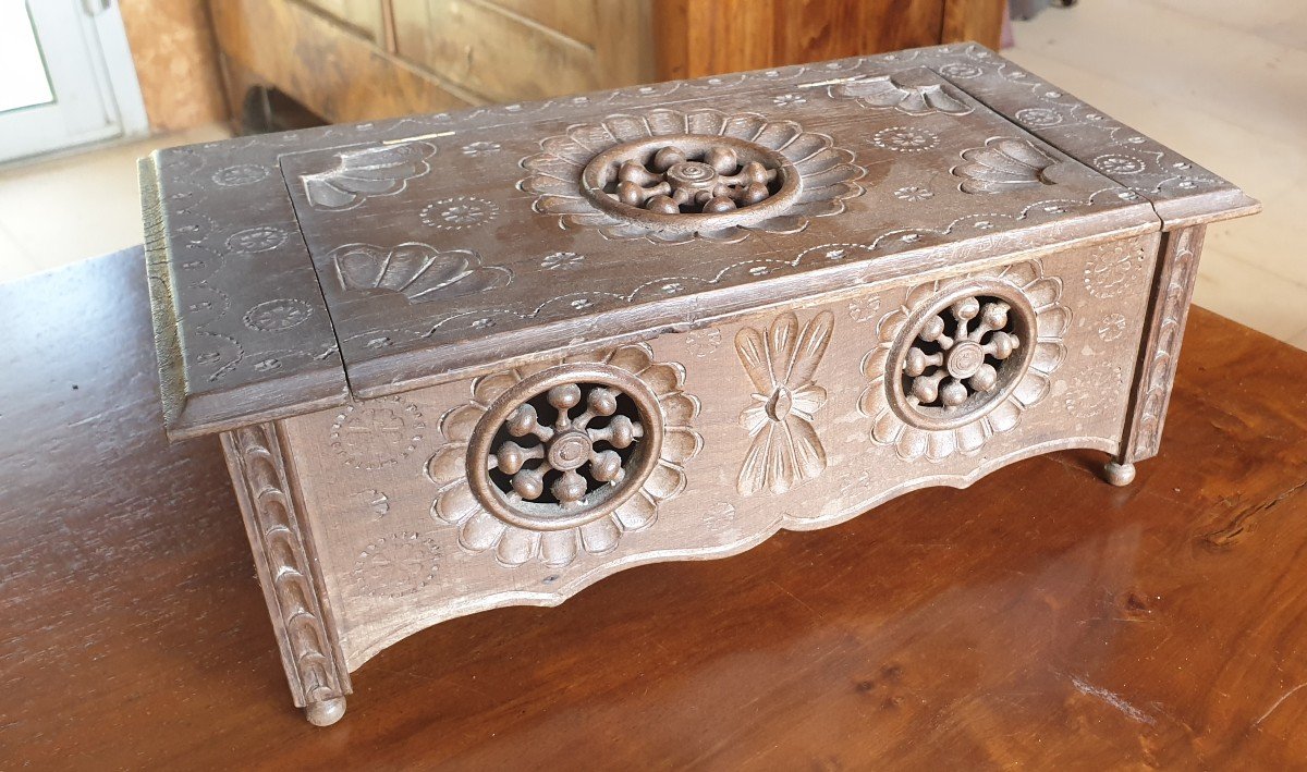 Finely Carved Cigar Or Jewelry Box - Breton Style - 20th Century