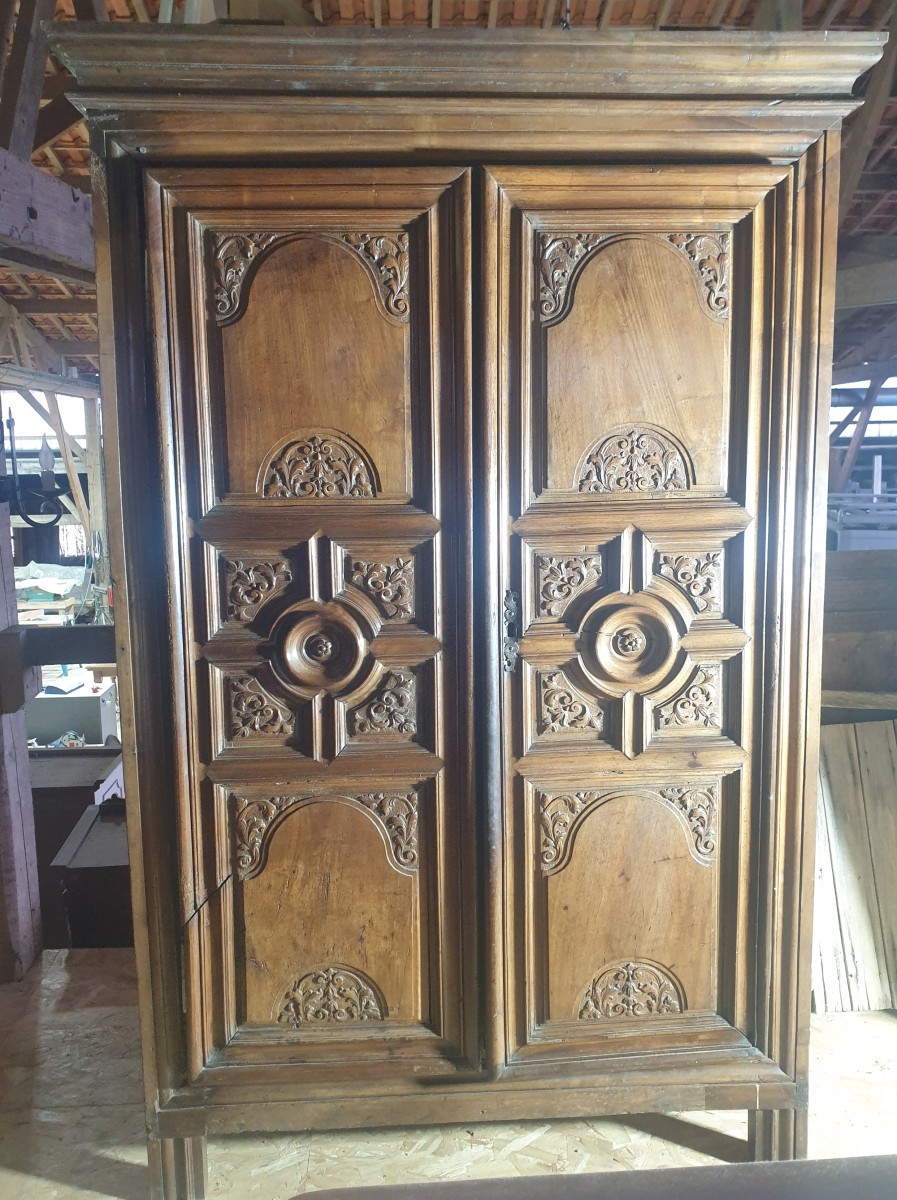Armoire style Louis XIV en noyer blond - XVIIIème