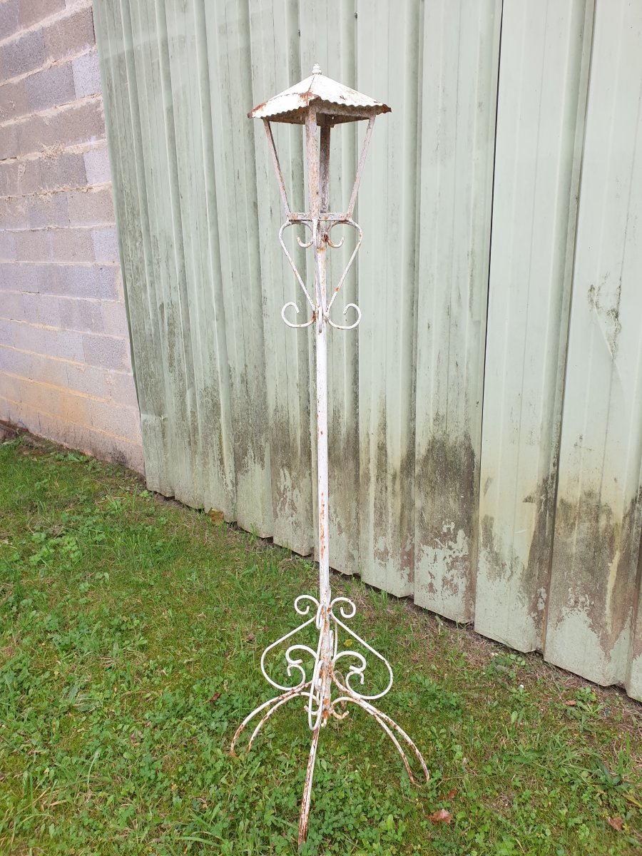 Lampadaire de jardin métallique avec peinture blanche craquelée - années 60-photo-3