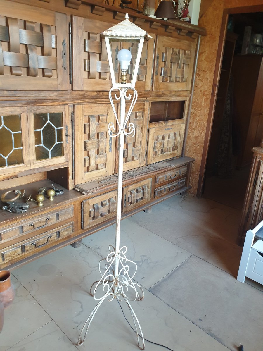 Lampadaire de jardin métallique avec peinture blanche craquelée - années 60
