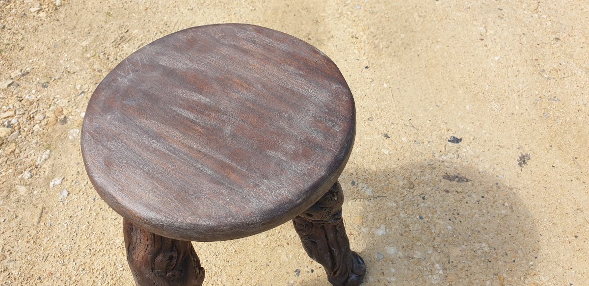 Rustic Stool Made From Vine Stakes-photo-2