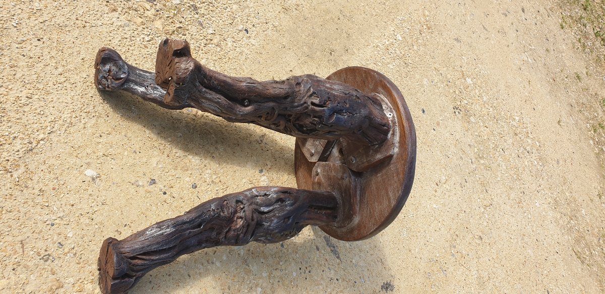 Rustic Stool Made From Vine Stakes-photo-3