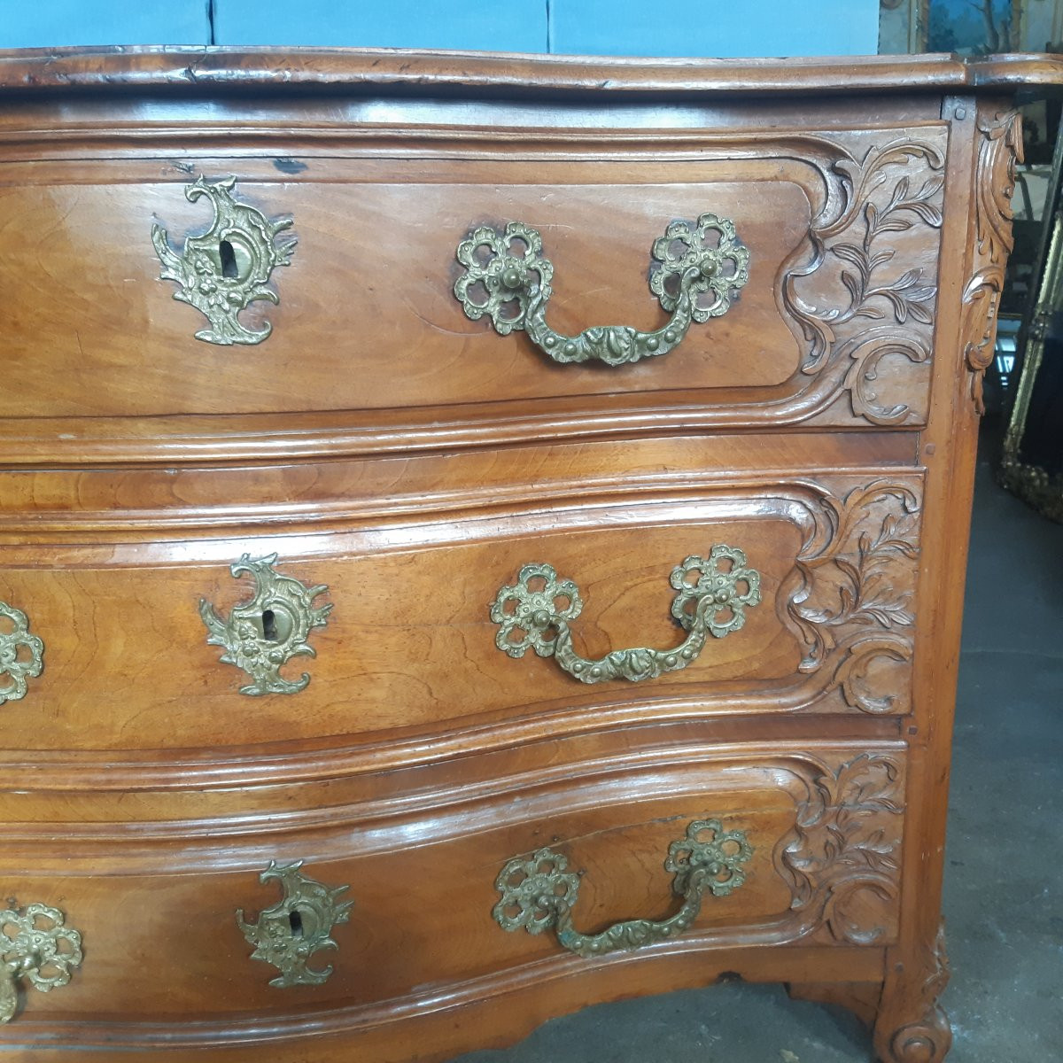 18th-century Lyonnais Walnut Chest Of Drawers -photo-4