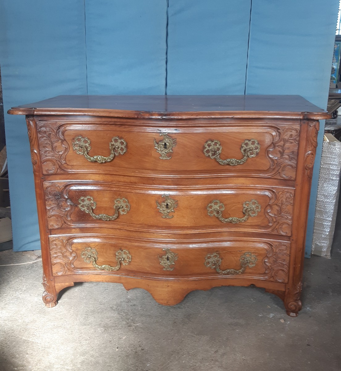 18th-century Lyonnais Walnut Chest Of Drawers 