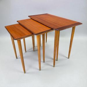 Tables gigognes