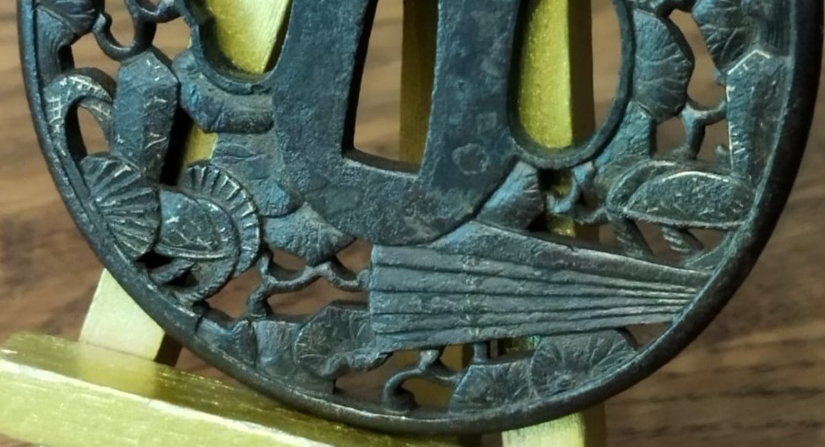 Tsuba de Haute Époque (Style Bushu Ito) – Mumei - Fer forgé avec incrustations d'or-photo-1