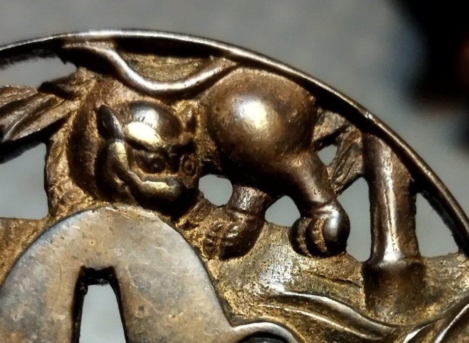 Tsuba en cuivre massif - Époque Meiji (Fin 19éme siècle) – Thème Ryuko et Ken - Mumei-photo-3