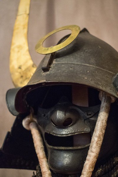 Momonari Tobikuchi Kabuto de haut rang de l'Ère Edo avec support -photo-2