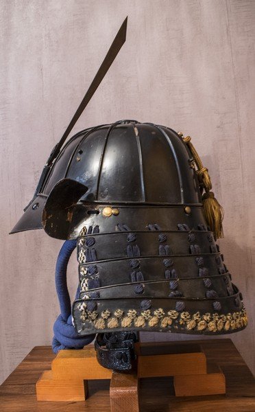 Hari Bachi Kabuto With Maedate, Menpo From Mid Edo Era With Stand And Port Included-photo-7