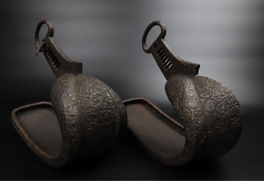 Very Beautiful Pair Of Shitanaga Abumi (samurai Stirrups) From The Mid-edo Period-photo-3