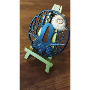 Tsuba Ancienne Edo, Feuilles De Paulownia Et Fleur De Chrysanthème De Style Mokko Gata