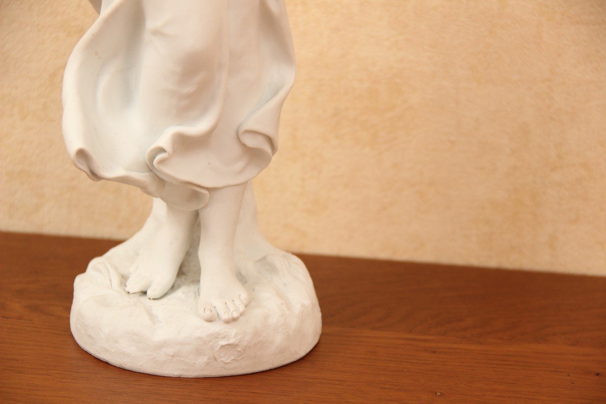 Statuette ,jeune Femme Portant Un Fagot,  Biscuit De Porcelaine Villenauxe La Grande-photo-3