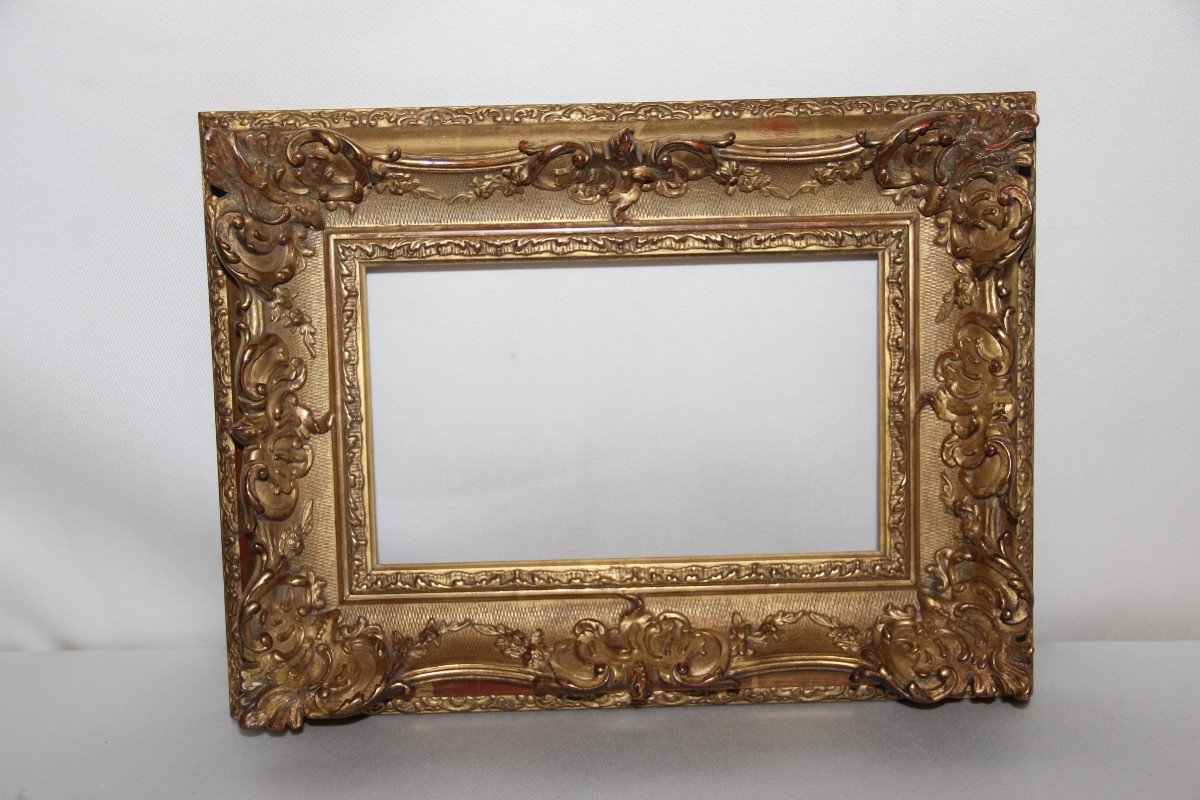 cadre en bois et stuc doré