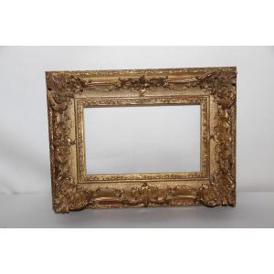Cadre en bois et stuc doré