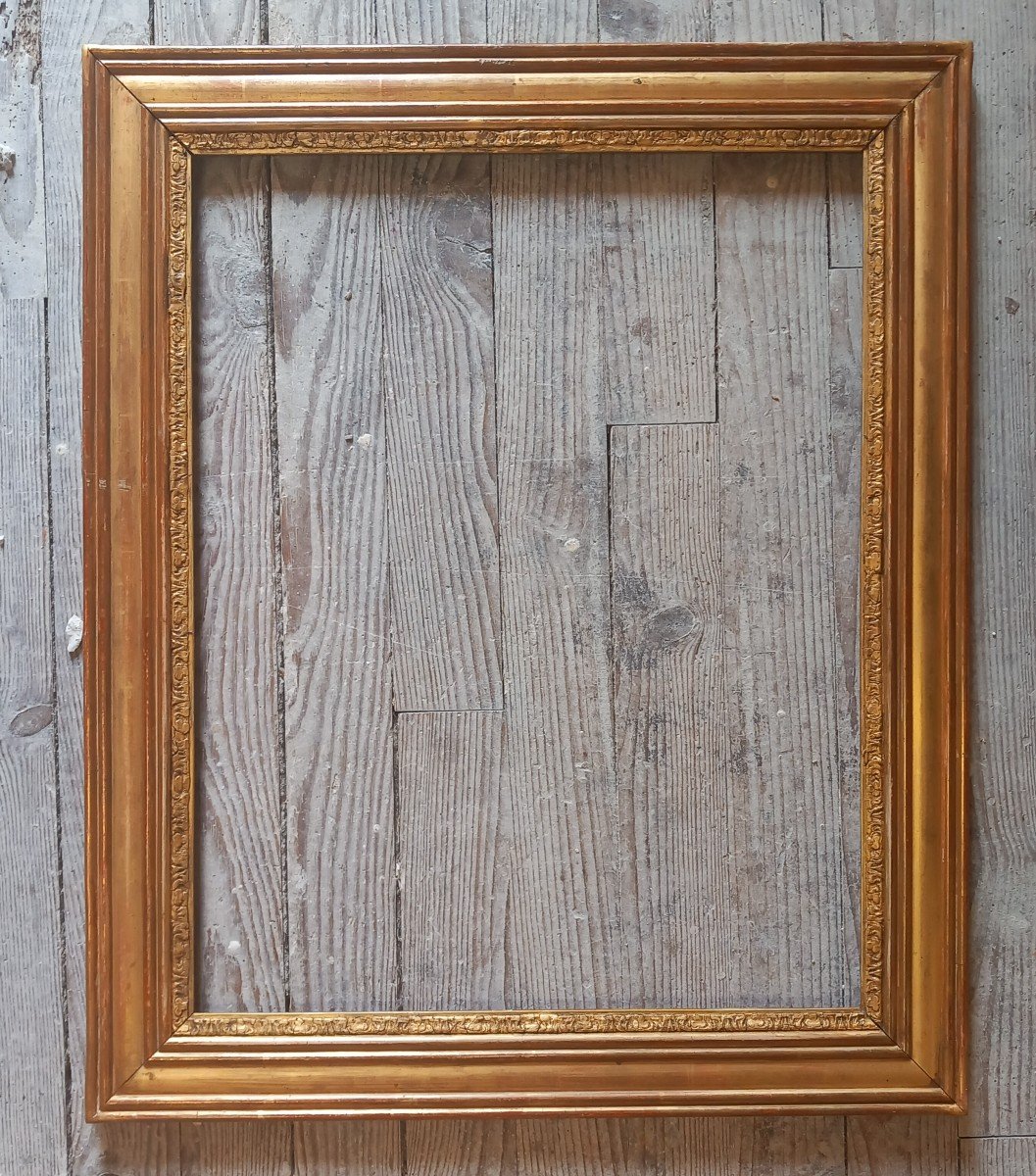 19th Frame In Golden Wood With Leaf