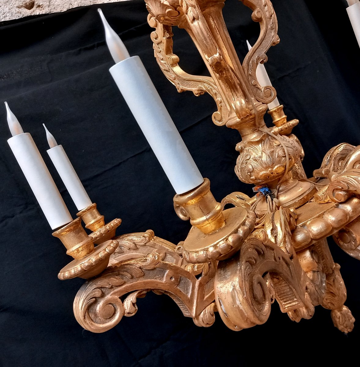 Large Chandelier In Carved Wood Gilded With Leaf-photo-4