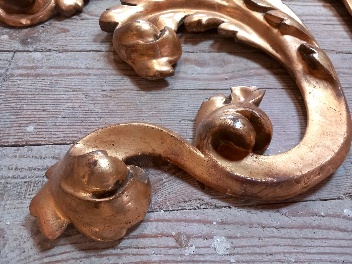 Pair Of Ornaments In Carved Wood, Gilded With Leaf-photo-2