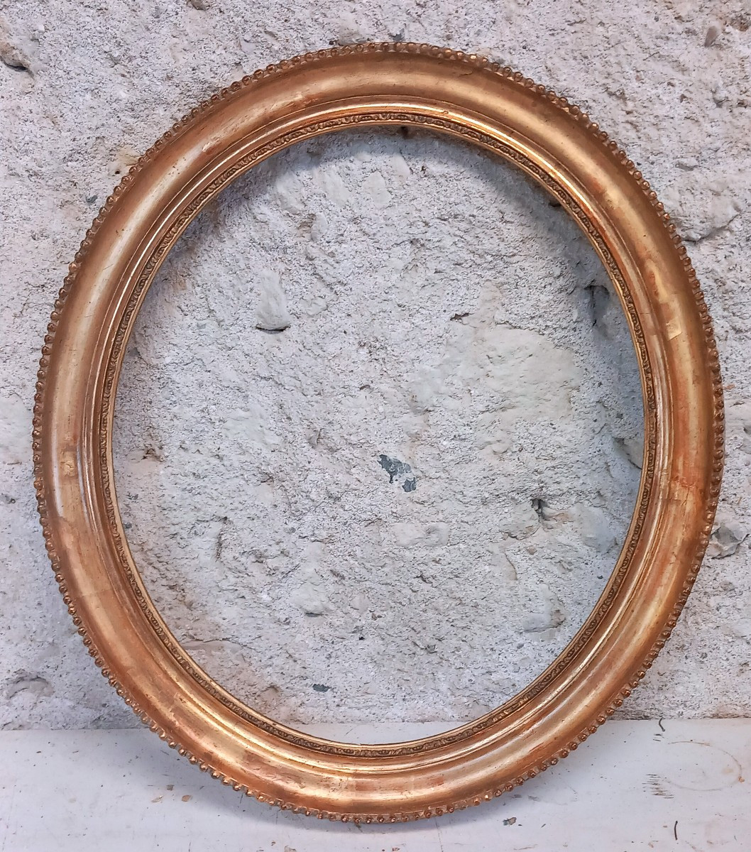 19th Century Oval Frame In Gilded Wood