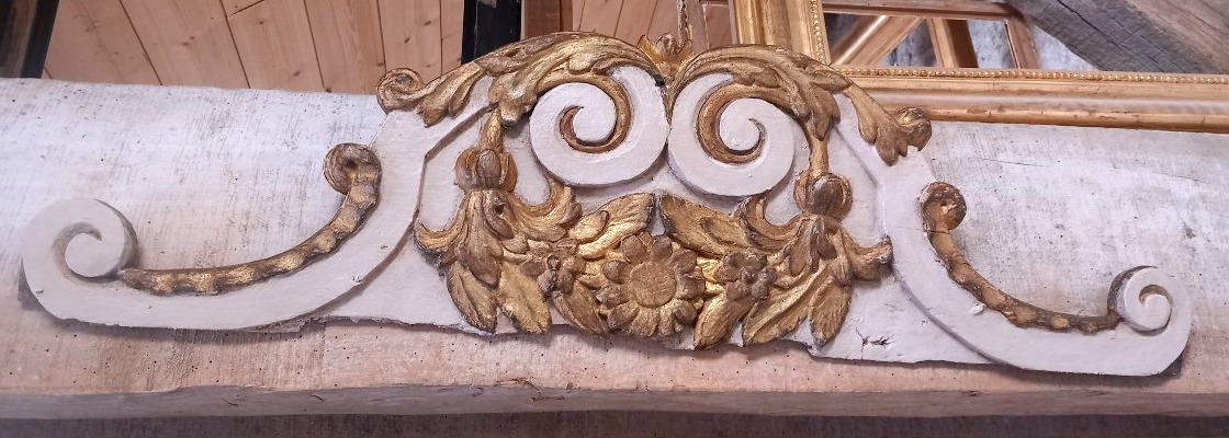 Ornement bois sculpté doré 