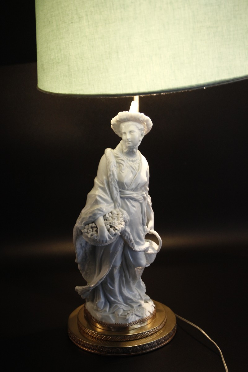 Lampe porcelaine blanche , allégorie de l'été