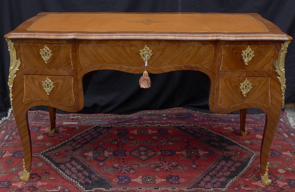Mid-sized Marquetry Desk, First Quarter Of The 19th Century, Louis XV Style