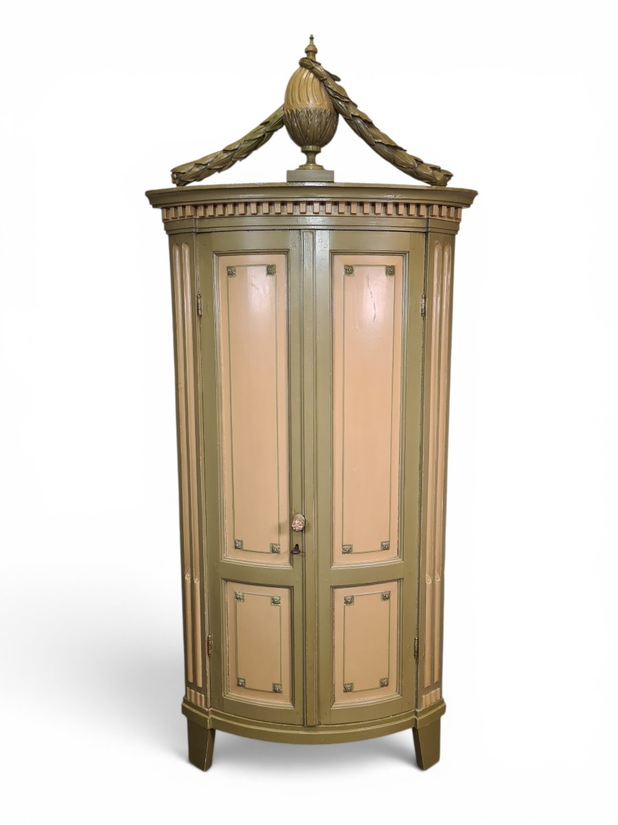 Un meuble d'angle peint avec provenance, époque Louis XVI Hollandais, vers 1790-1810 