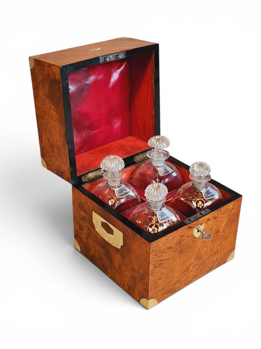 Cave à liqueur en amboine, époque Empire, France, vers 1810-1820
