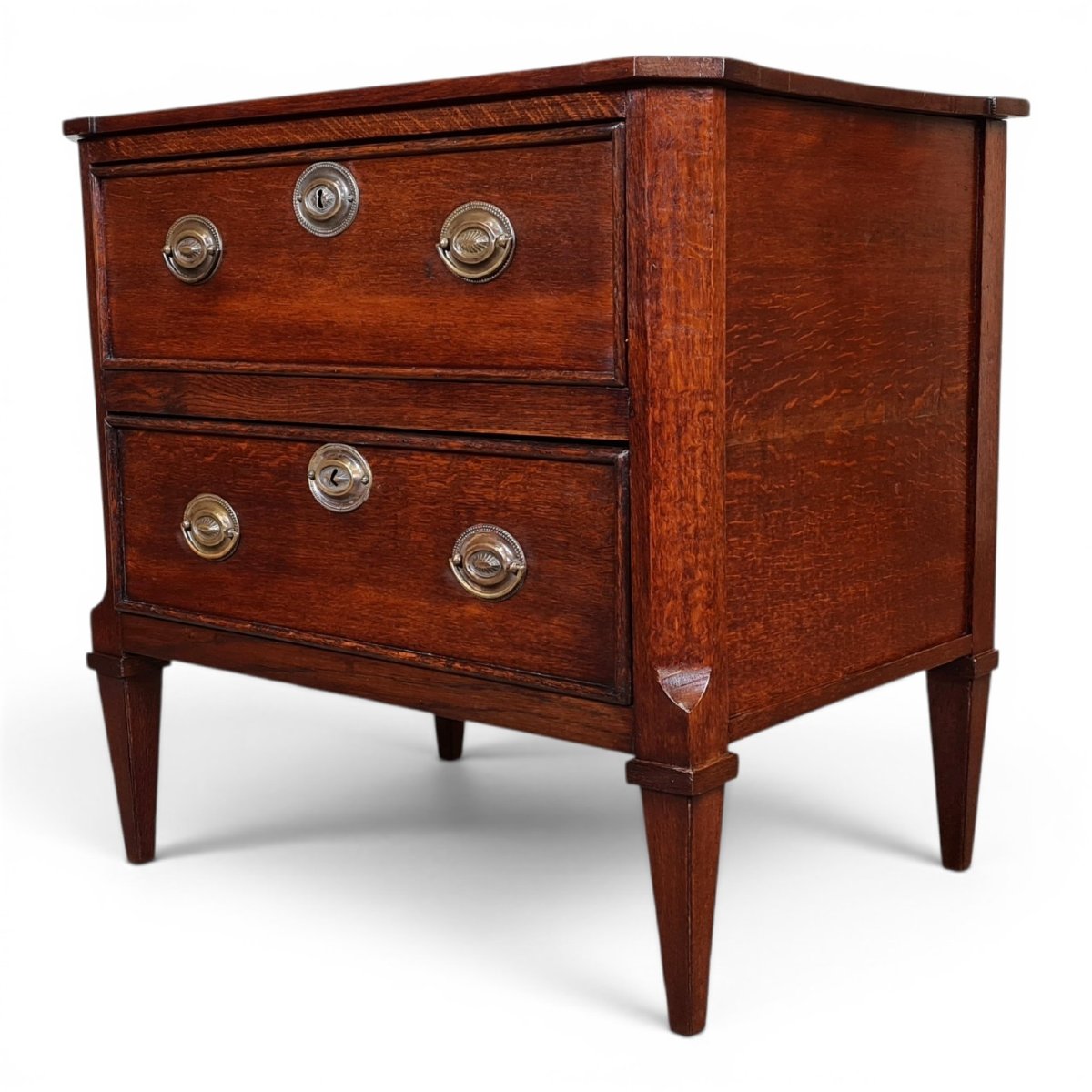 Commode à deux tiroirs (petit modèle), époque Louis XVI hollandais, vers 1780-1800.