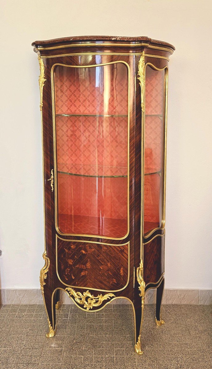 St Louis XV Curved Showcase In Marquetry And Gilt Bronze-photo-4