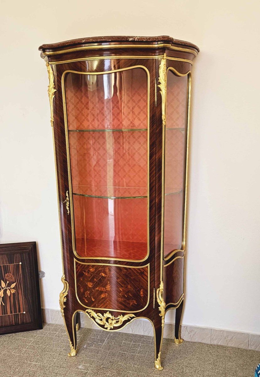 St Louis XV Curved Showcase In Marquetry And Gilt Bronze-photo-1