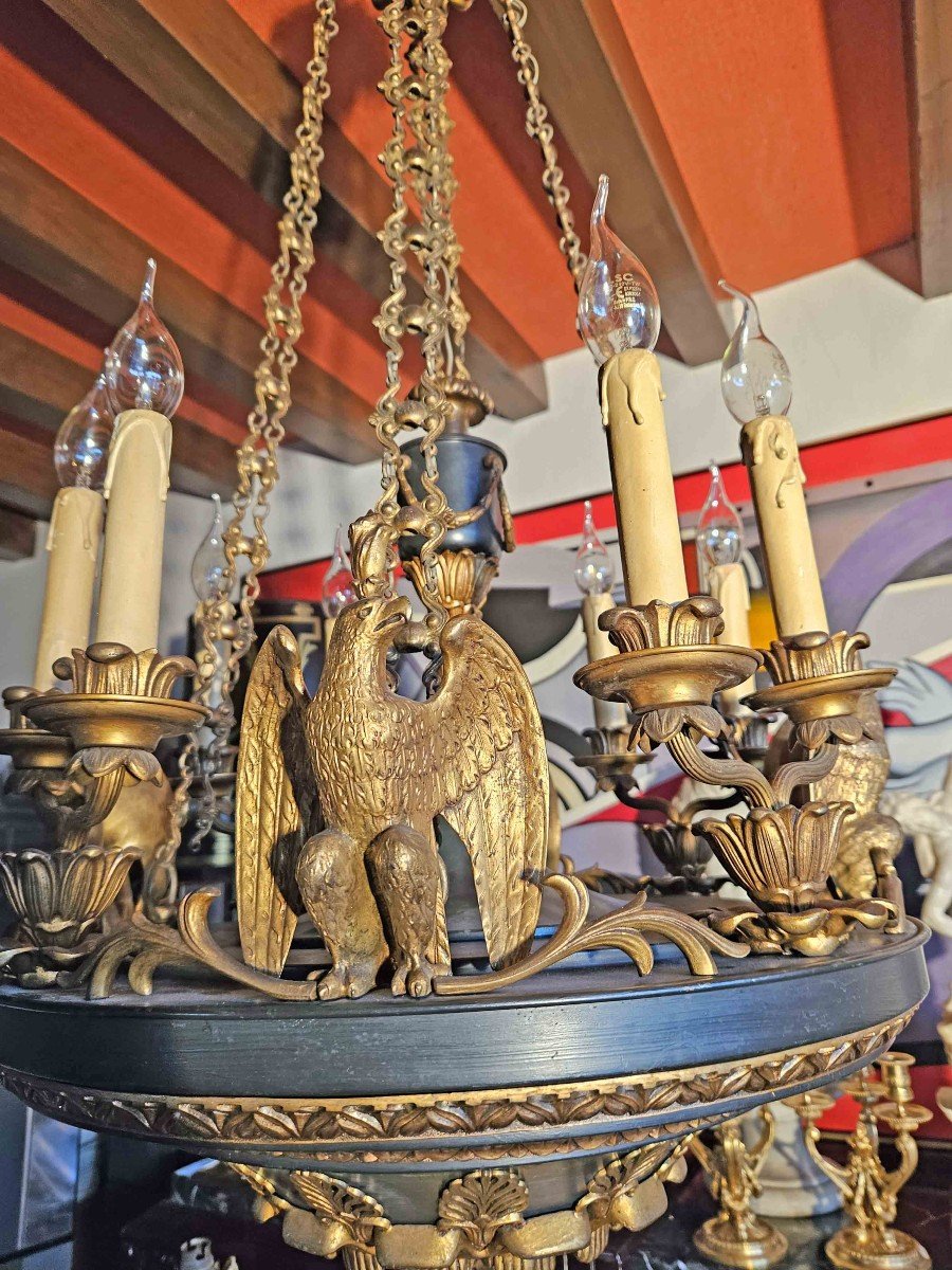 Lustre St Empire "aux aigles" En Tôle Et Bronze Doré à 8 lumières-photo-1