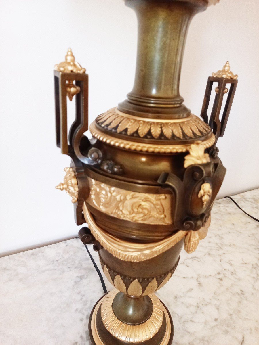 Importante Paire De Lampes à l 'Antique En Bronze Patiné Et Doré XIXe Siècle-photo-1