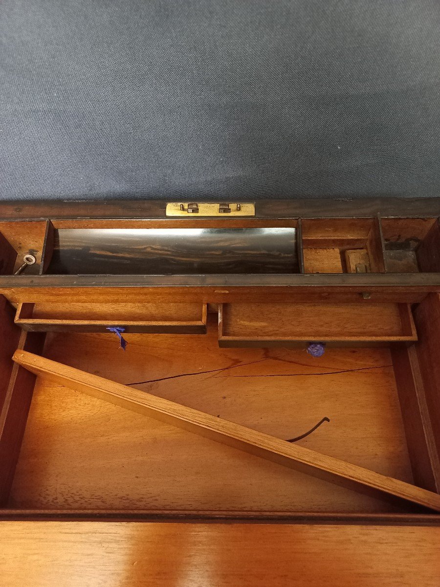 Important Travel Writing Desk In Magnifying Glass-photo-6