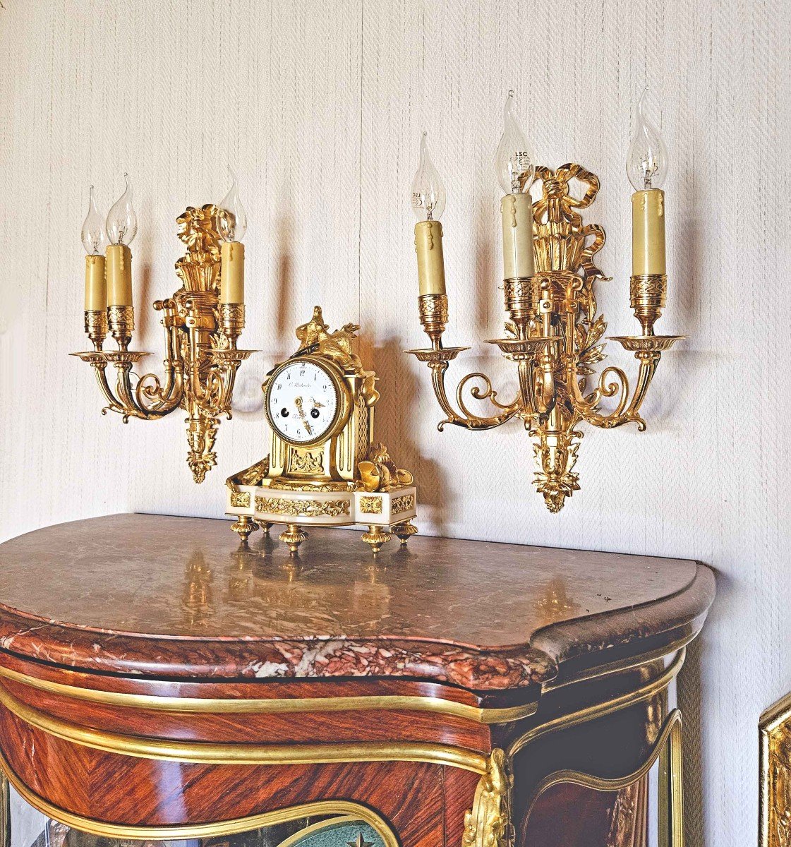 Pair Of St Louis XVI Gilded Bronze “aux Quiver” Sconces-photo-1