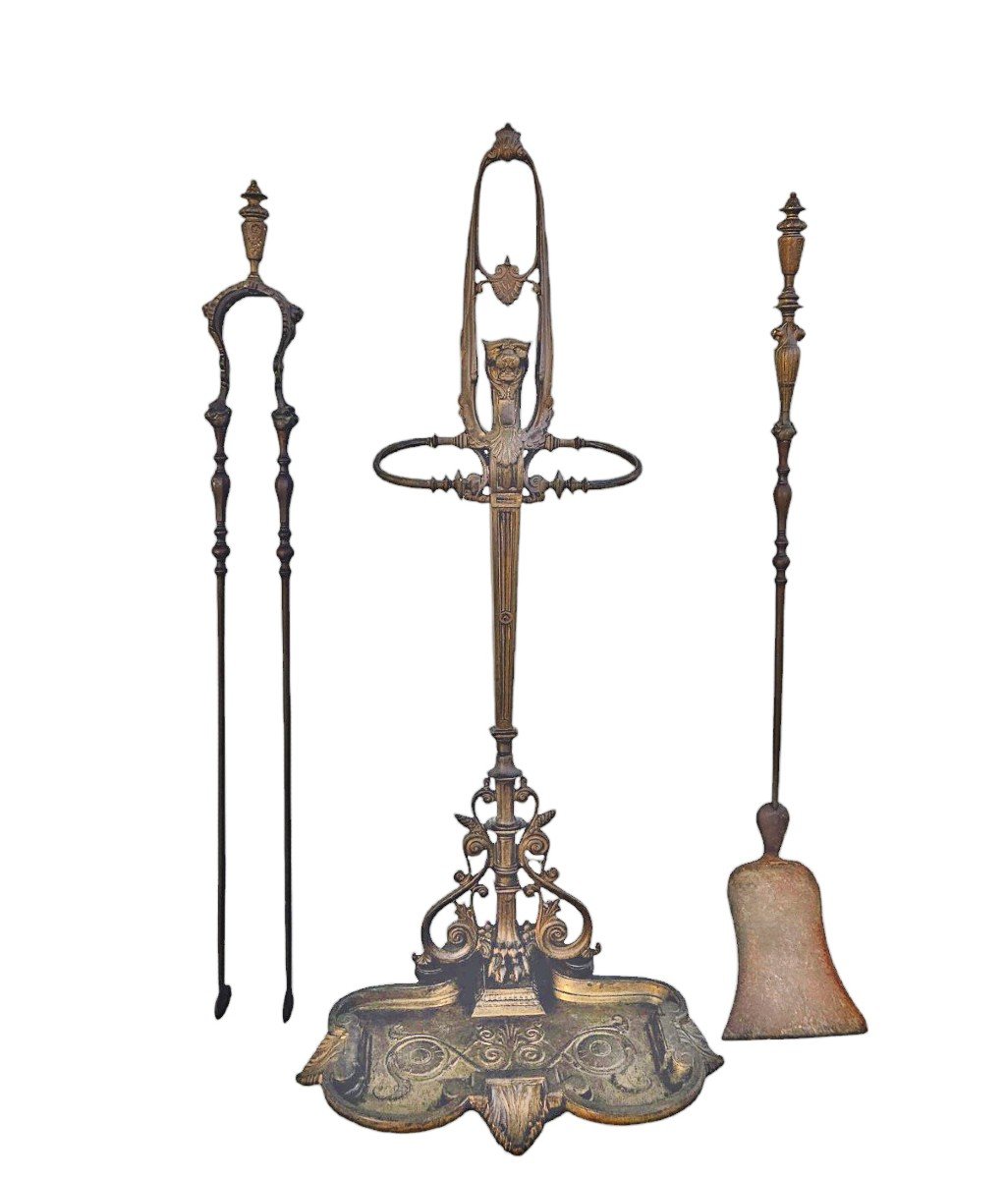 N&eacute;cessaire De Chemin&eacute;e &agrave; la chim&egrave;re En Bronze Patin&eacute; De Style &eacute;trusque XIX&egrave;me