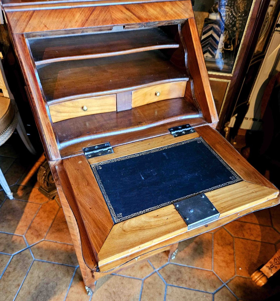 Petit Meuble d&#039;Appoint En Bois De Rose Ep. Louis XV-photo-4